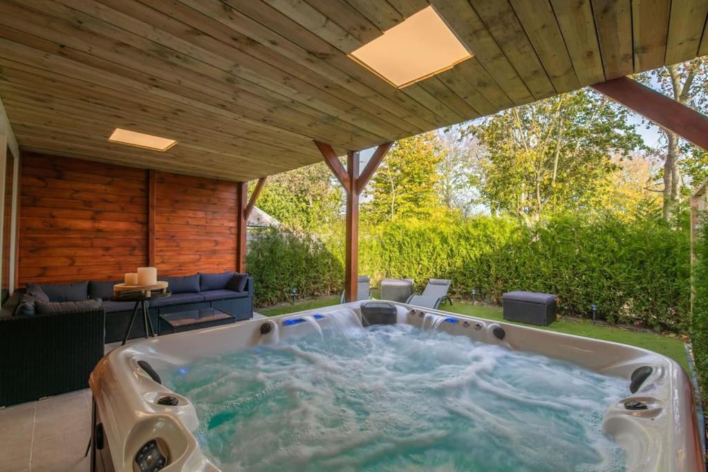 Wellness Studio Tiel Met Sauna En Jacuzzi Екстер'єр фото